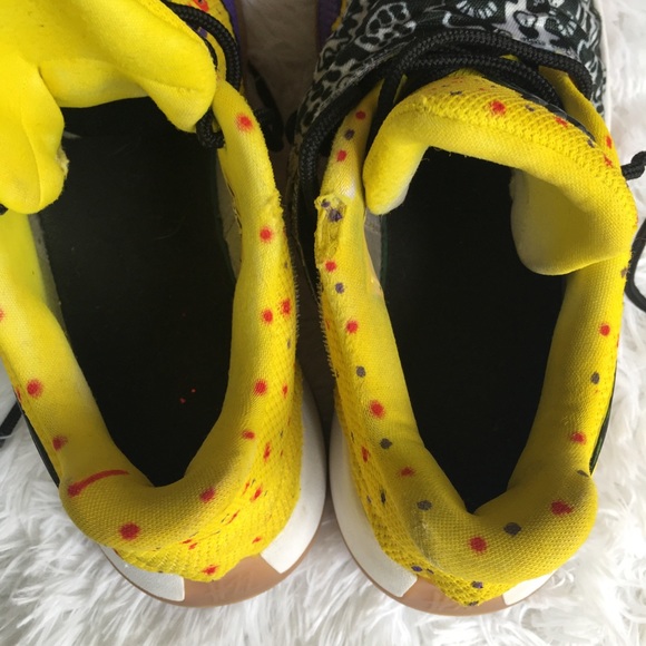 Nike Custom Kyrie Sneakers - Picture 8 of 9